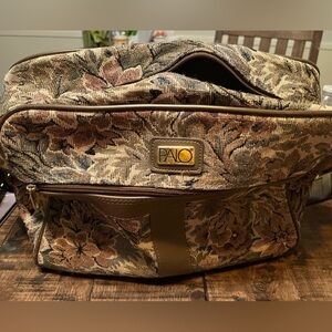PALO tapestry over night bag.